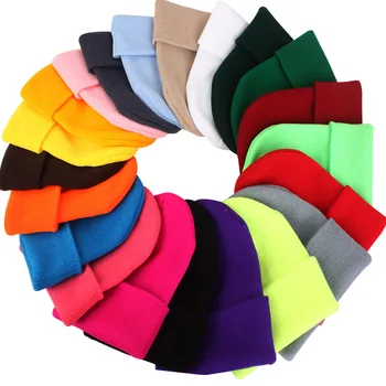 1 Pălărie de Broderie de Personalitate Design LOGO-ul Personalizat de Toamna Iarna de Culoare Solidă Tricot Pălării Chelioși Căciuli Echipa de Brand Personaliza Capacele