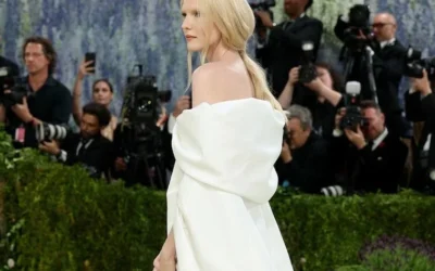 Moment istoric la Met Gala 2026. Tinuta purtata de Alex Consani a lasat pe toata lumea fara cuvinte