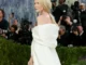 Moment istoric la Met Gala 2026. Tinuta purtata de Alex Consani a lasat pe toata lumea fara cuvinte