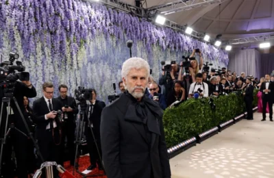 Un artist celebru a îmbătrânit 50 de ani într o noapte. Ce se ascunde în spatele gestului său