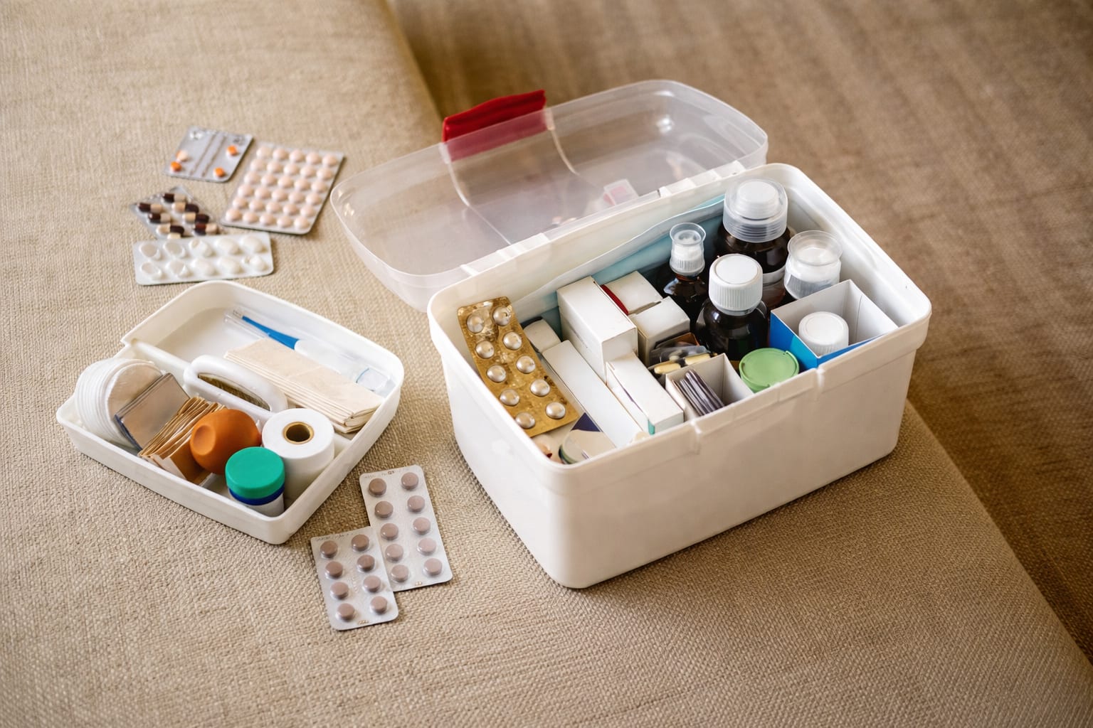 Ce trebuie să pui în trusa medicală de vacanță și de ce este utilă o rezervă de medicamente pentru 3-7 zile