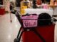 Coșurile roz din supermarketurile din Finlanda sunt testate ca semnal pentru dating în viața reală