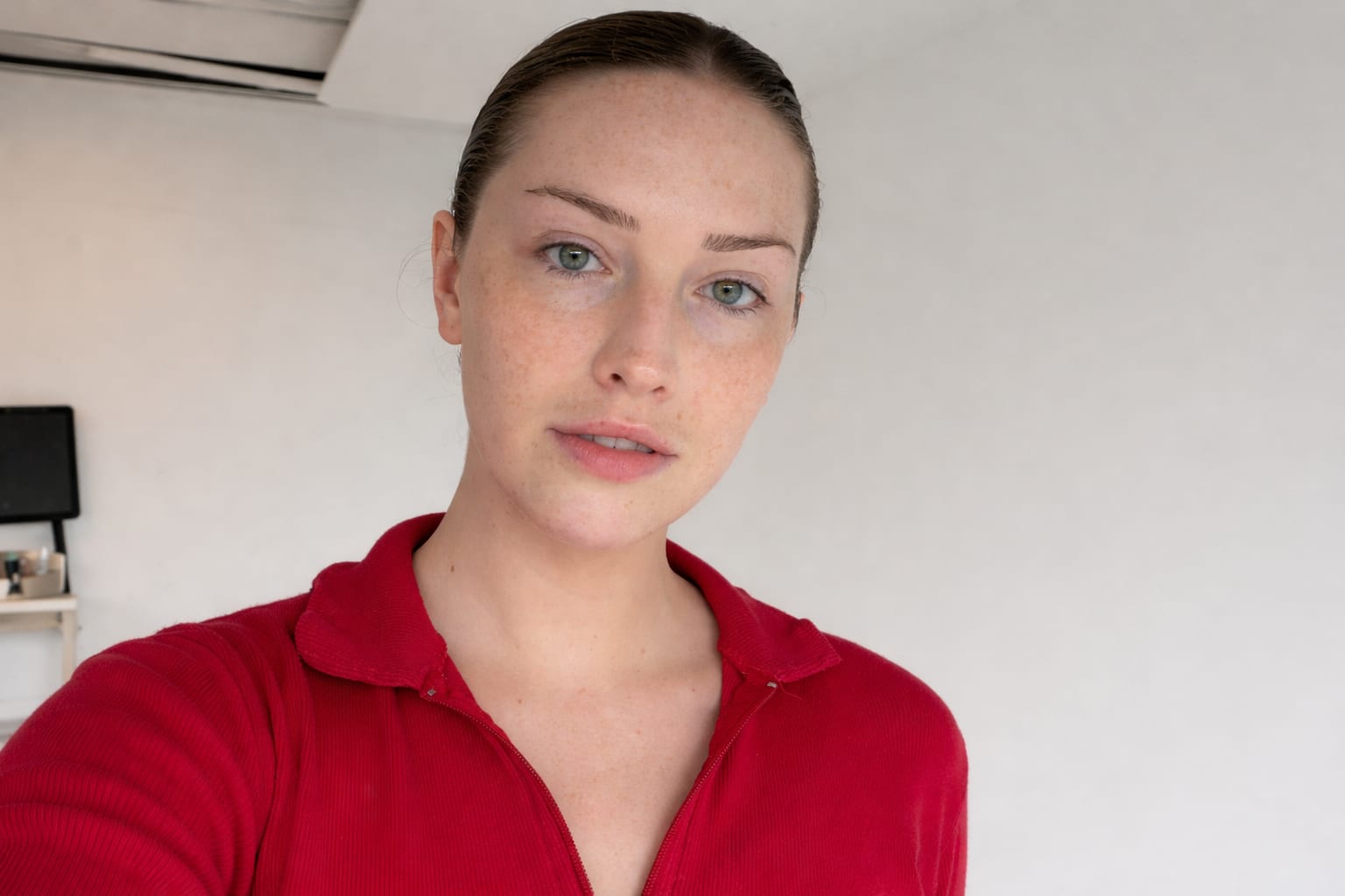 DENSITY este un tratament facial cu radiofrecvență care durează puțin peste 30 de minute