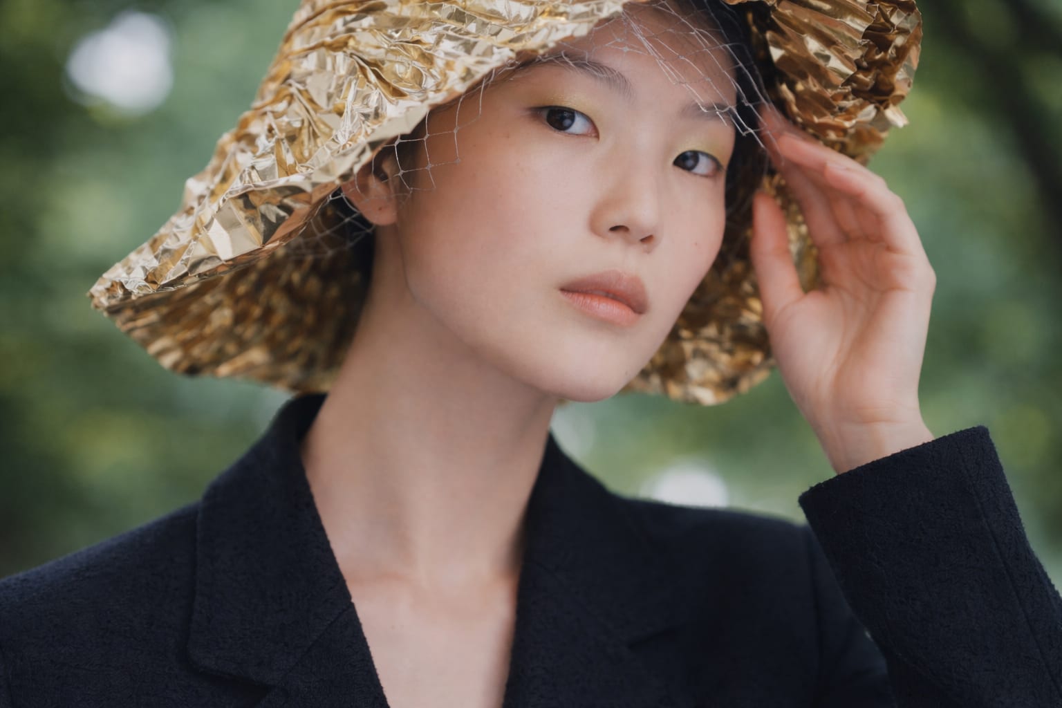 Dior aduce verdele metalic în machiajul de toamnă 2026 cu lansare Lucky Clover pe 15 august