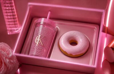 Kylie Jenner a lansat o campanie Dunkin cu trei băuturi roz disponibile ACUM