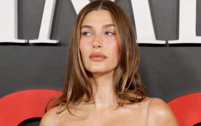 Metoda în 2 pași arătată de Hailey Bieber pentru un aspect mai odihnit sub ochi