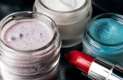 Microplasticele pot rămâne legal în cosmetice până la 16 octombrie 2035