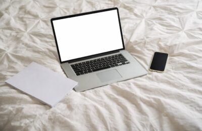 Munca remote este asociată cu încă o oră de singurătate pe zi și efecte mai grele în timp