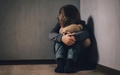 Semnele care arată că frica a înlocuit educația în relația cu copilul