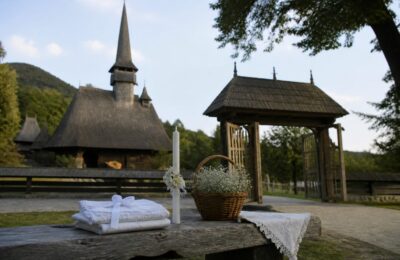 Laura Cosoi organizează în Maramureș botezul celei de-a cincea fiice