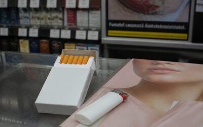 Țigara ca accesoriu de modă: Cum a revenit fumatul în imaginile vedetelor