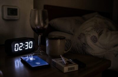 De ce te trezești noaptea și cum poți avea un somn mai odihnitor ajustând rutina de seară