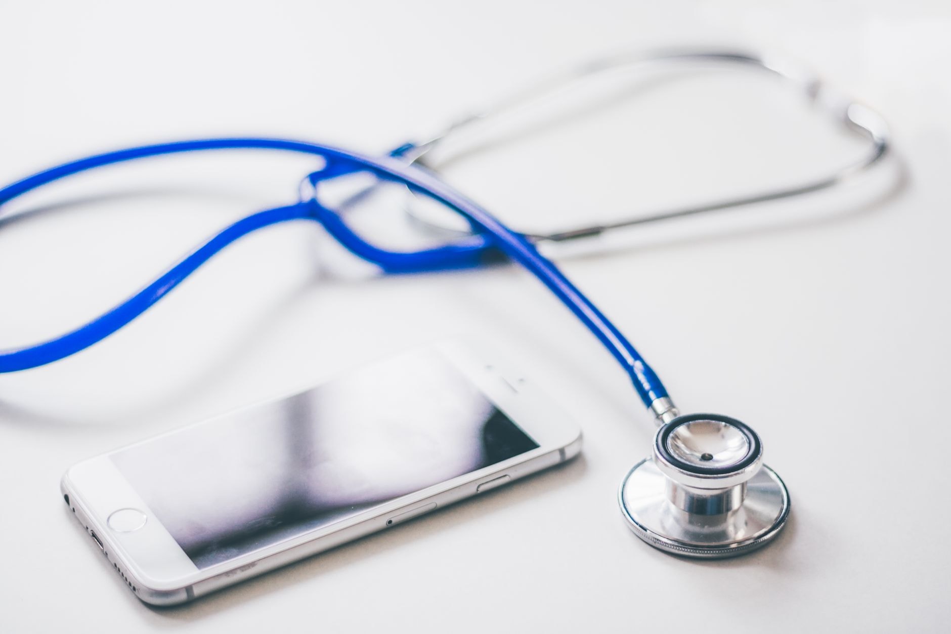 Stetoscop și telefon pentru medici