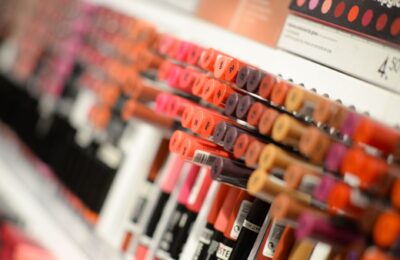 Brandurile beauty accesibile și cele cu fondatori cunoscuți atrag tot mai multe vizite pe site-uri
