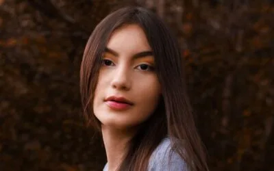 Cum se obține acasă nuanța „espresso brunette” cu gloss sau mască și cât rezistă culoarea între spălări